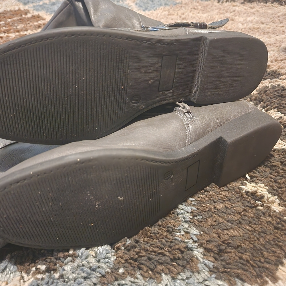 Grey Boots - Picture 5 of 5